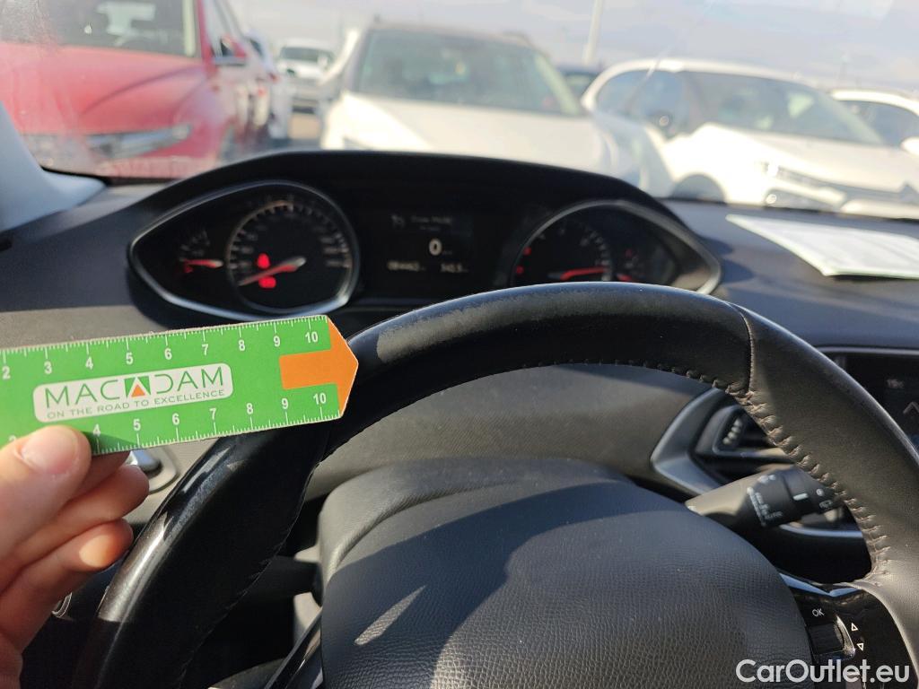  Peugeot  308 PEUGEOT  / 2017 / 5P / berlina con portón 5p Active BlueHDi 130 S&S #14