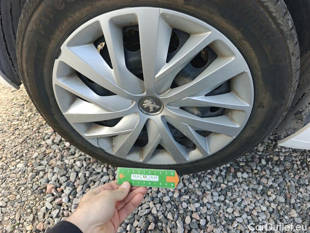  Peugeot  308 PEUGEOT  / 2017 / 5P / berlina con portón 5p Active BlueHDi 130 S&S #30