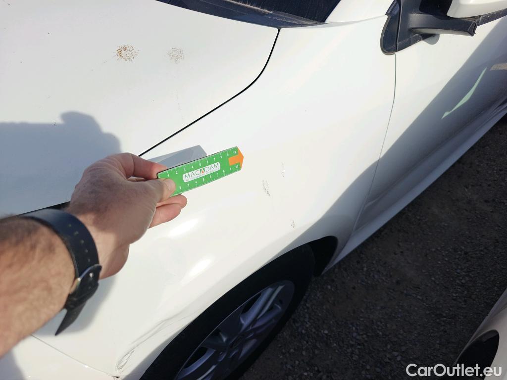  Toyota  Yaris TOYOTA  / 2020 / 5P / berlina con portón 1.5 120H Active Tech #1