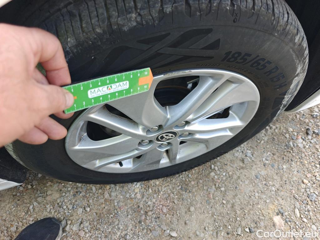  Toyota  Yaris TOYOTA  / 2020 / 5P / berlina con portón 1.5 120H Active Tech #6