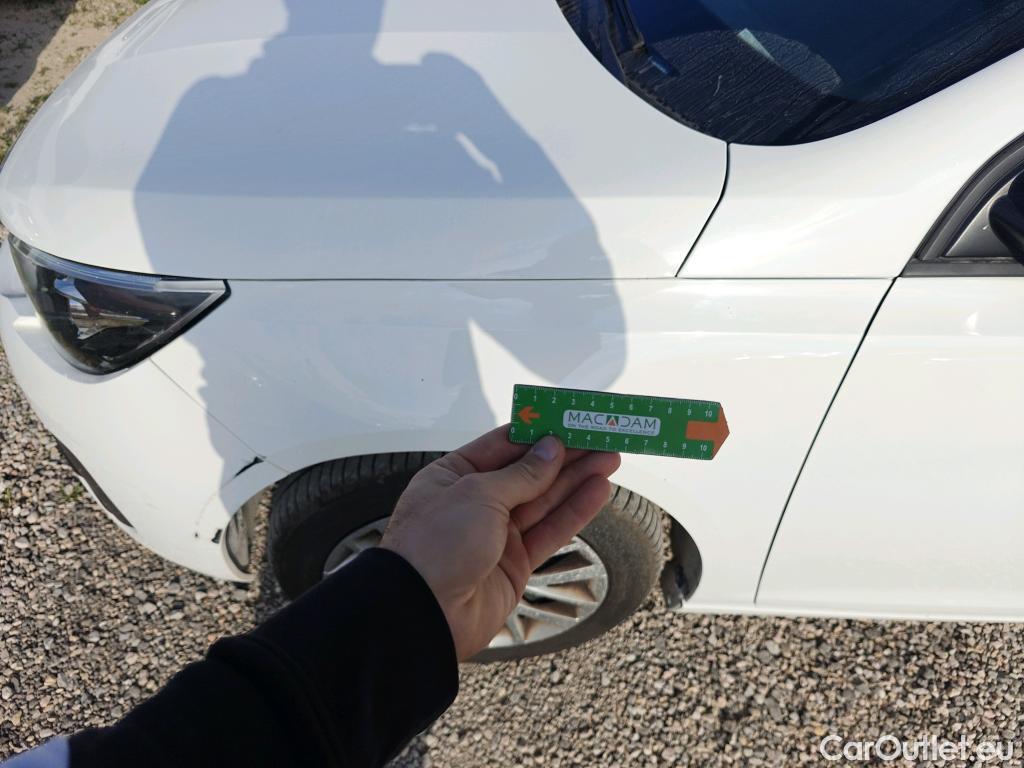  Peugeot  308 PEUGEOT  / 2017 / 5P / berlina con portón 5p Active BlueHDi 130 S&S #39