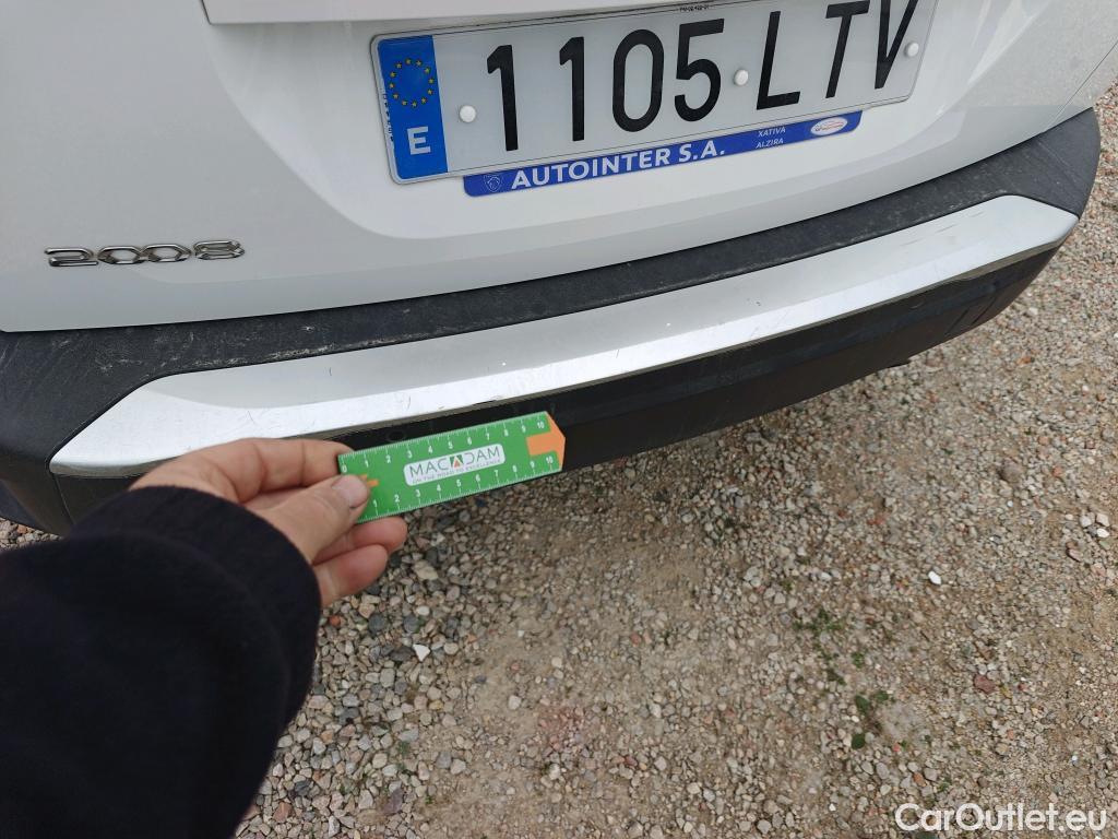  Peugeot  2008 PEUGEOT  / 2019 / 5P / todoterreno Active Puretech 100 S&S BVM6 #19