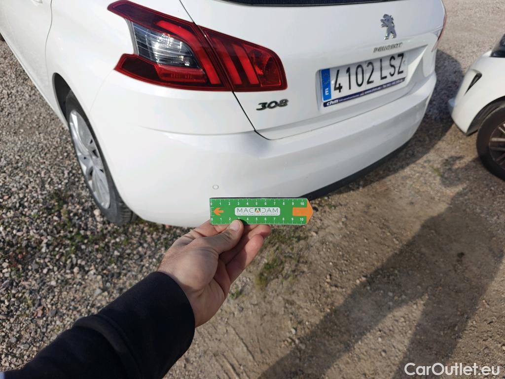  Peugeot  308 PEUGEOT  / 2017 / 5P / berlina con portón 5p Active BlueHDi 130 S&S #20