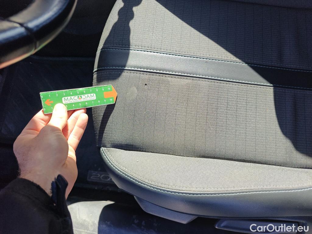  Peugeot  208 PEUGEOT  / 2019 / 5P / berlina con portón BlueHDi 73kW (100CV) Allure #36