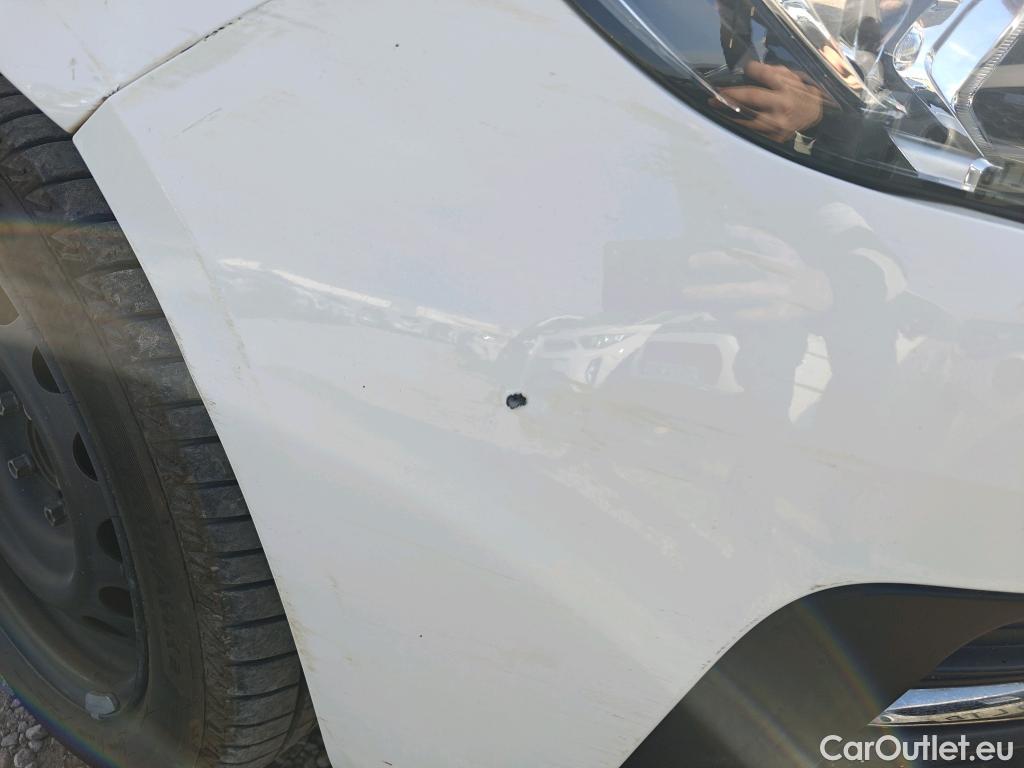  Peugeot  308 PEUGEOT  / 2017 / 5P / berlina con portón 5p Active BlueHDi 130 S&S #16