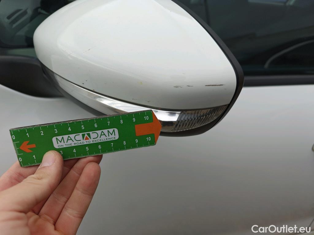  Peugeot  208 PEUGEOT  / 2015 / 5P / berlina con portón 5P Signature 1.2L PureTech 81KW (110CV) #22