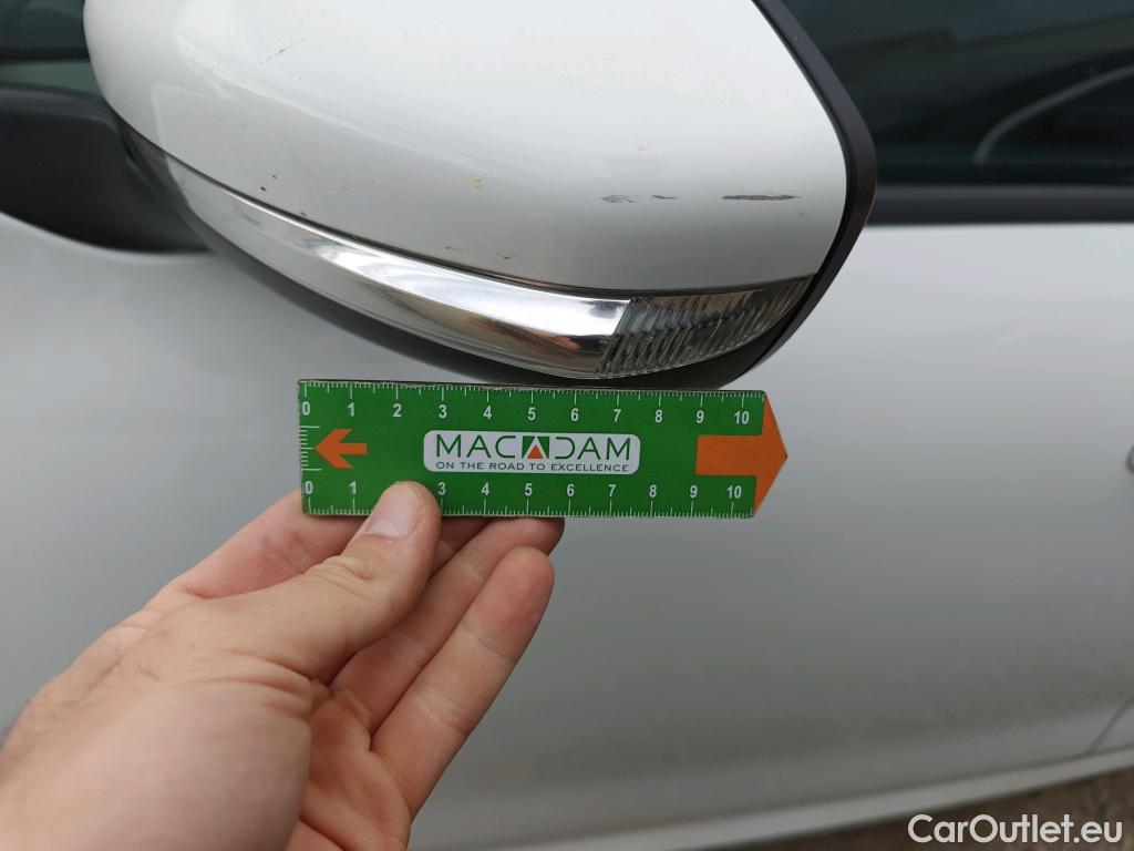  Peugeot  208 PEUGEOT  / 2015 / 5P / berlina con portón 5P Signature 1.2L PureTech 81KW (110CV) #21