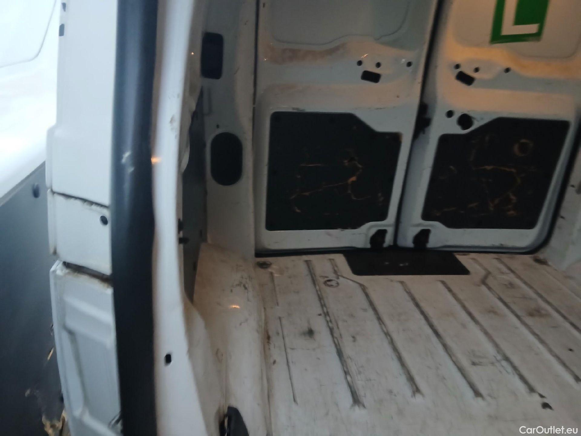  Citroen  Jumpy CITROEN  / 2016 / 4P / furgón Talla M BlueHDi 120 S&S 6v Club (CA) #41