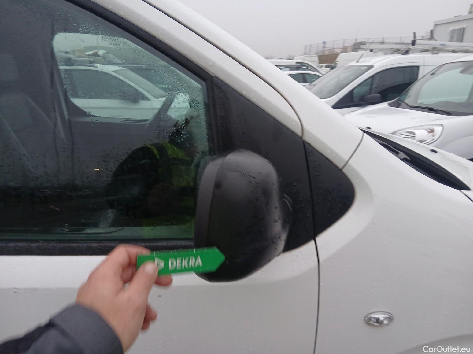  Citroen  Jumpy CITROEN  / 2016 / 4P / furgón Talla M BlueHDi 120 S&S 6v Club (CA) #25