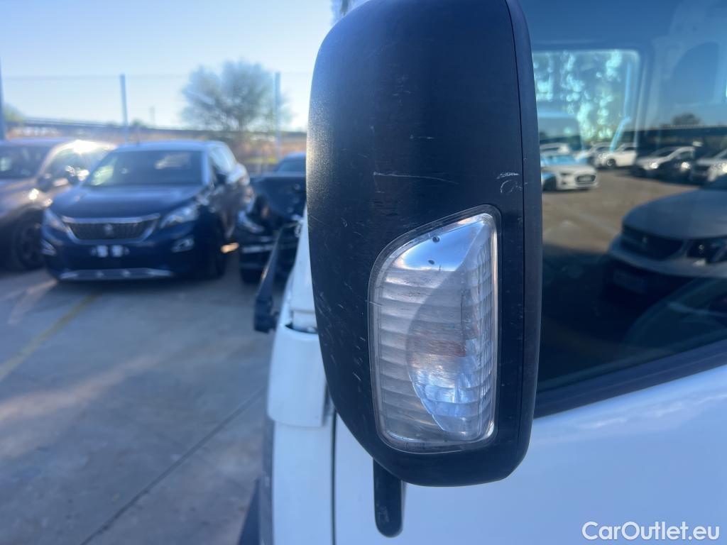  Nissan  NV400 NISSAN NT400 / 2014 / 4P / chasis doble cabina 35.13/3 Comfort Doble Cabina Larga #39