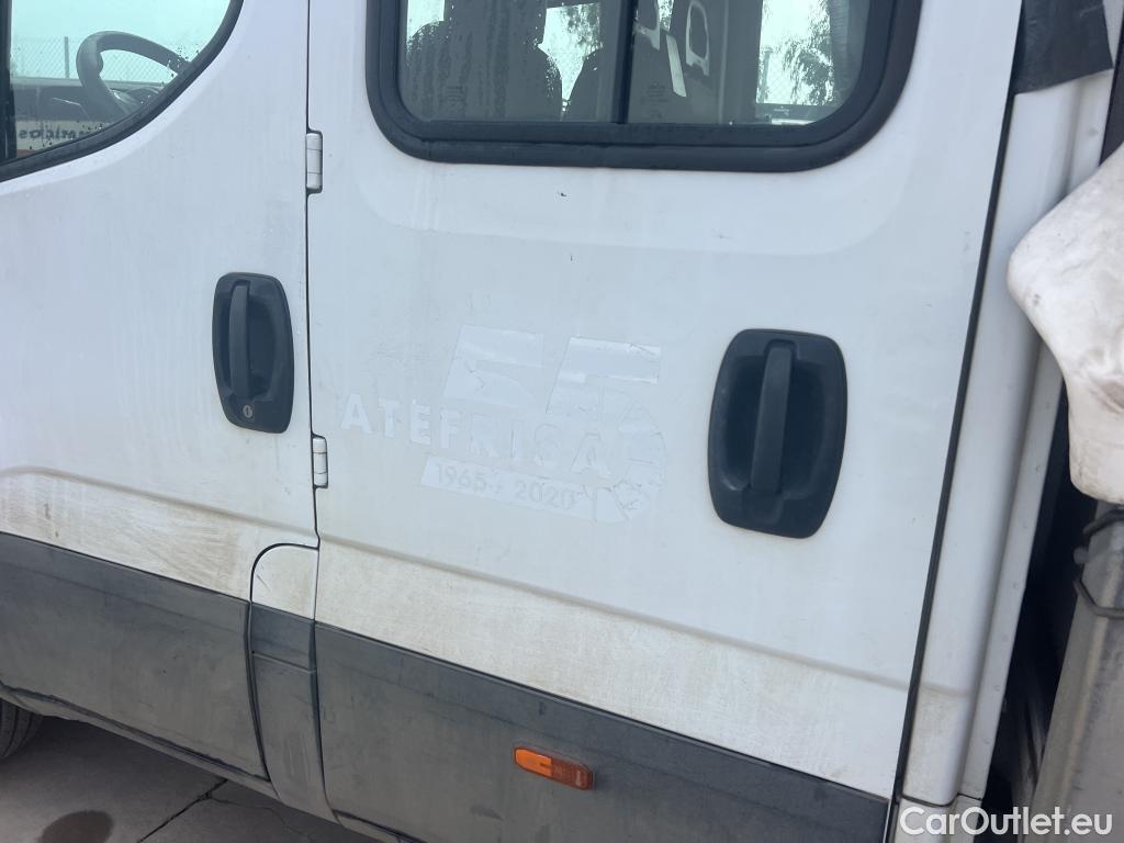  Iveco  Daily IVECO  / 2014 / 4P / chasis doble cabina 35C 14 D 3750 #44