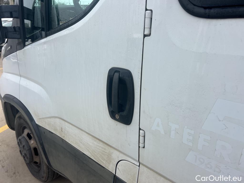  Iveco  Daily IVECO  / 2014 / 4P / chasis doble cabina 35C 14 D 3750 #33