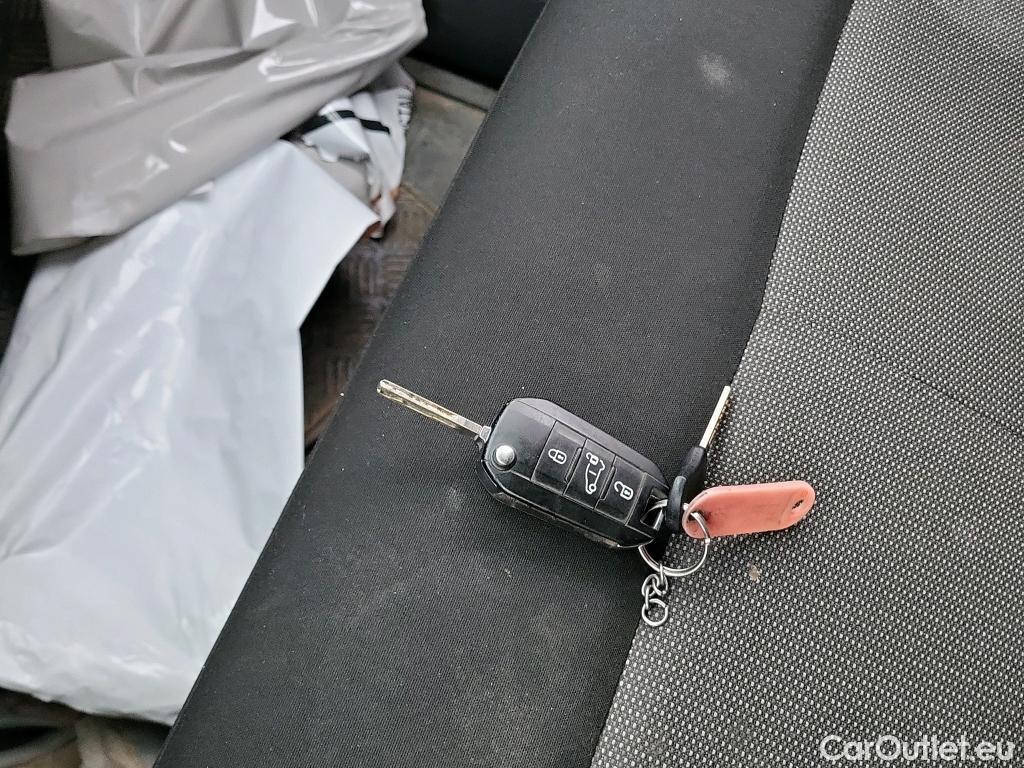  Land Rover  Discovery FIAT Scudo / 2021 / 4P / furgón Furgón L2 120cv MT6 Business #32