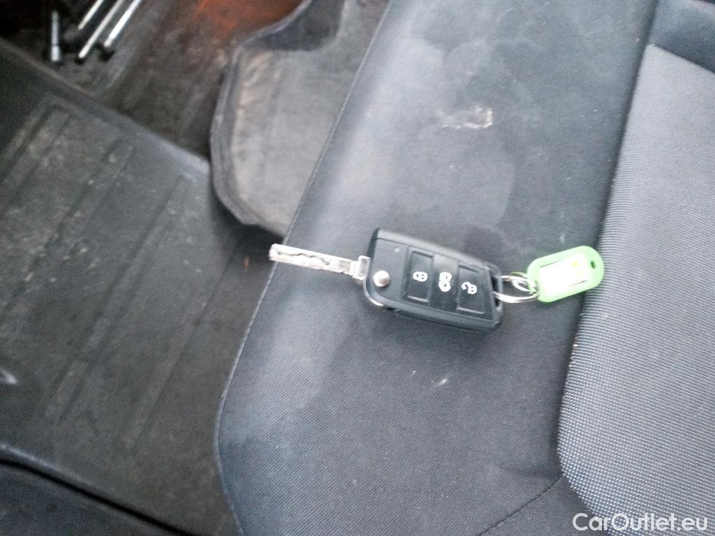  Volkswagen  Crafter VOLKSWAGEN  / 2017 / 4P / furgón 30 Furgón BM TN L3H2 2.0TDI 75kW (102CV) #8