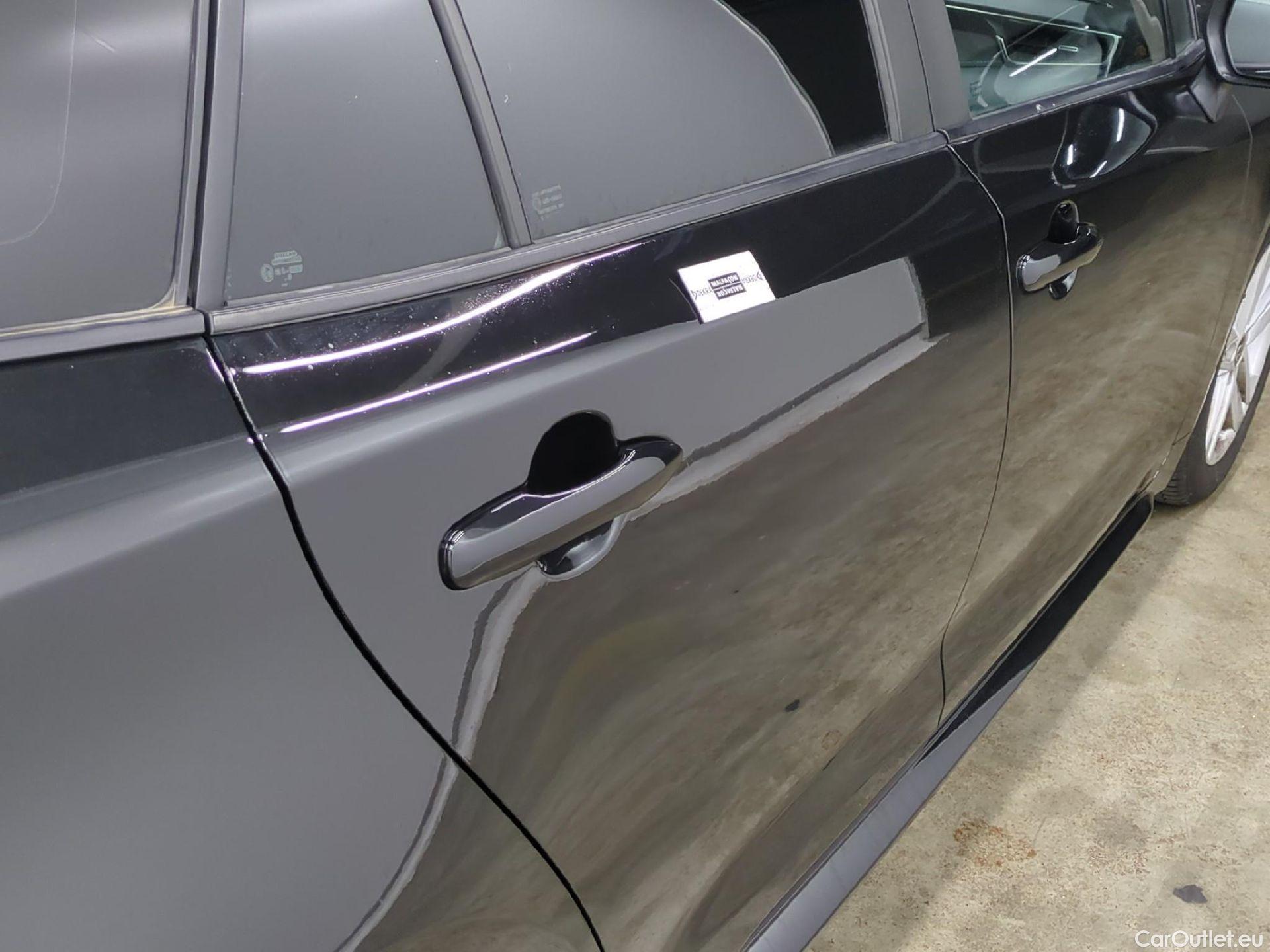  Toyota  Corolla TOYOTA  Touring Sports / 2018 / 5P / Break Hybride 122h Dynamic Business Beyond Zer #26