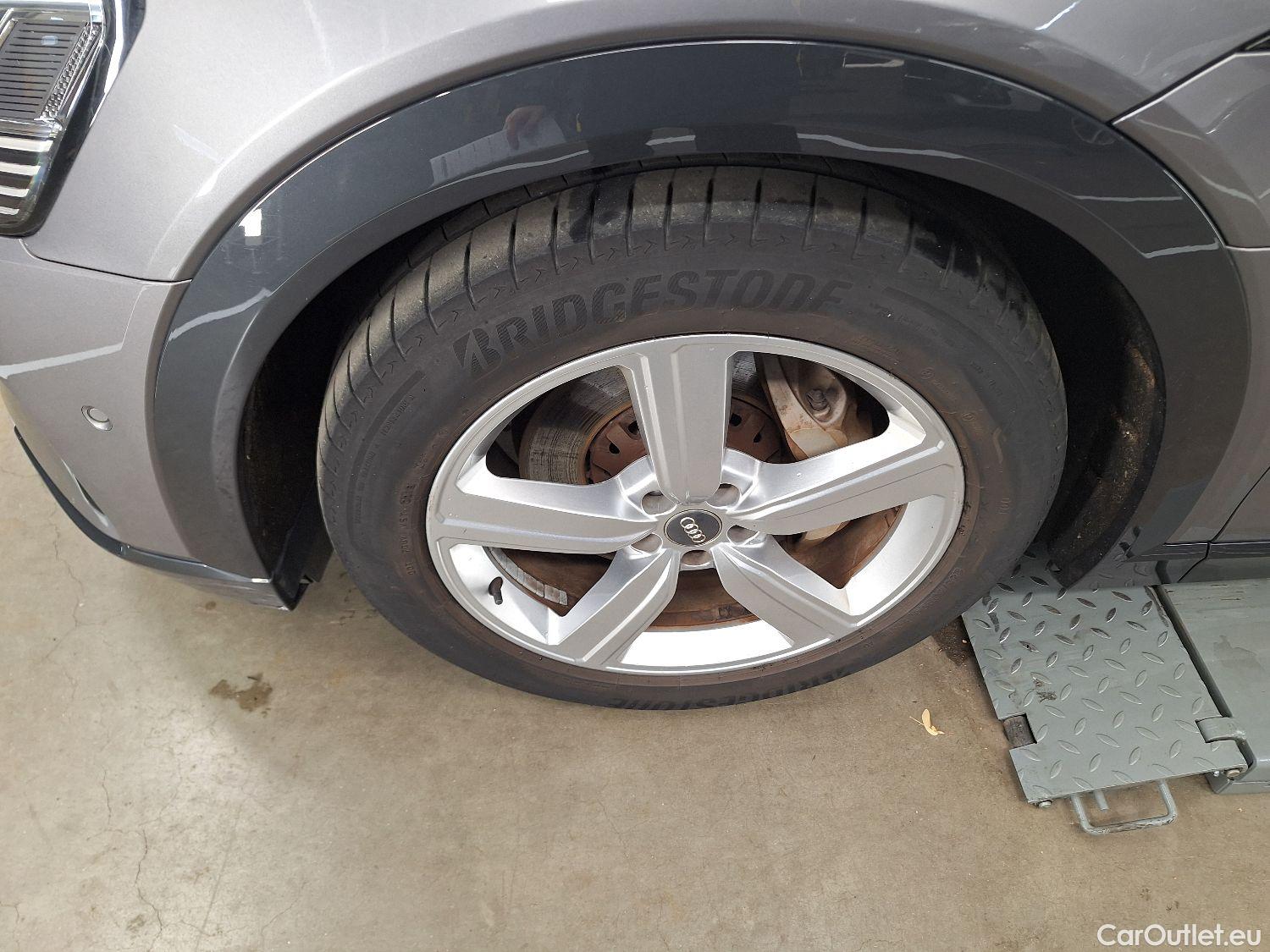  Audi  E-TRON Audi,  '19 BEV, Audi  55 Quattro Advanced 5d  !!! technical issue !!!  #37