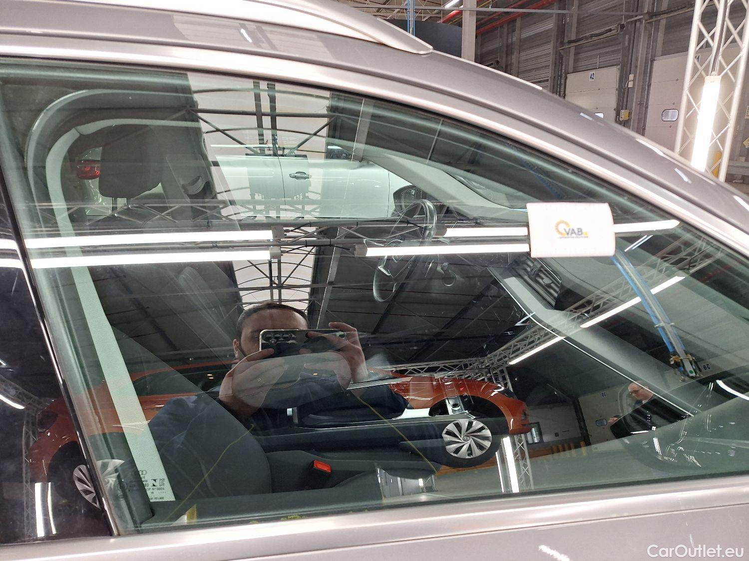  Audi  E-TRON Audi,  '19 BEV, Audi  55 Quattro Advanced 5d  !!! technical issue !!!  #26