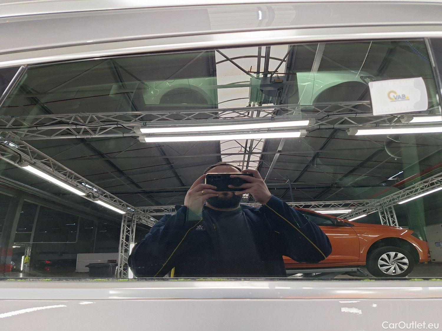  Audi  E-TRON Audi,  '19 BEV, Audi  55 Quattro Advanced 5d  !!! technical issue !!!  #28