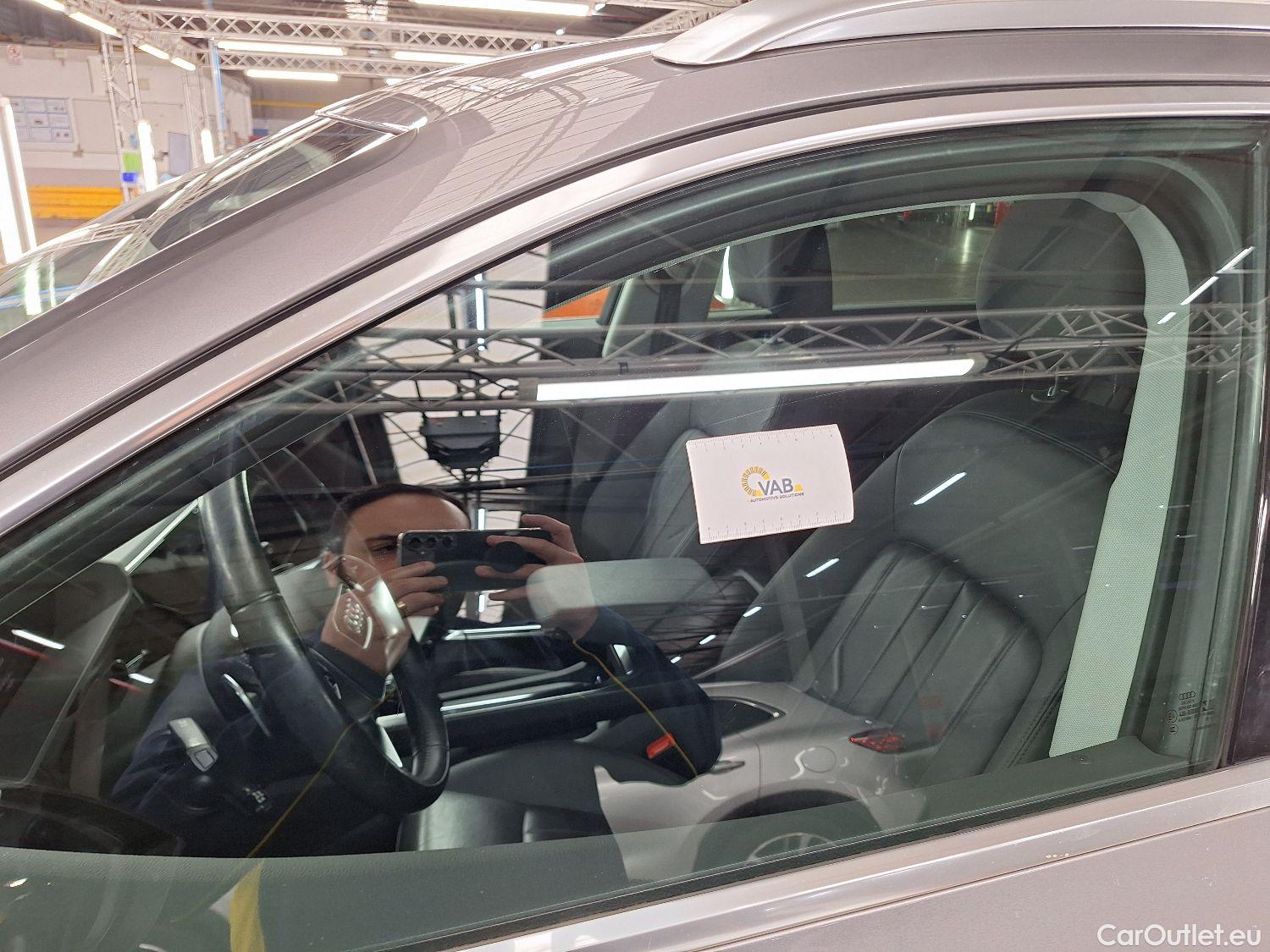  Audi  E-TRON Audi,  '19 BEV, Audi  55 Quattro Advanced 5d  !!! technical issue !!!  #35