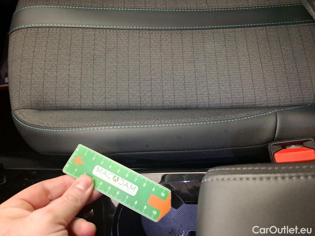  Peugeot  2008 PEUGEOT  / 2019 / 5P / Crossover BLUEHDI 130 S&S EAT8 ALLURE #10