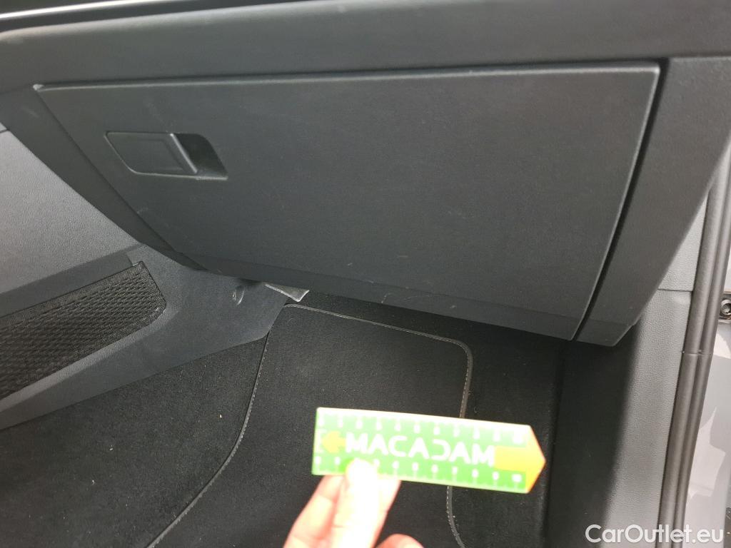  Volkswagen  Golf  VOLKSWAGEN / 2020 / 5P / Berline 1.5 eTSI OPF 130 DSG7 Life Busi #4