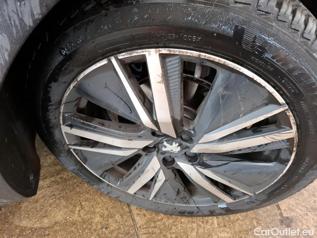  Peugeot  5008 PEUGEOT  / 2020 / 5P / SUV PureTech 130 S&S EAT8 GT Pack #9