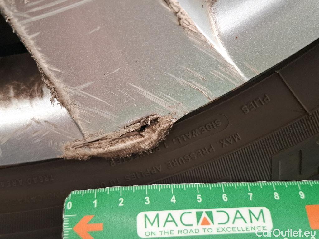  Toyota  Yaris TOYOTA  Hybride / 2017 / 5P / Berline 1.5 VVT-I HYBRID France Business #7