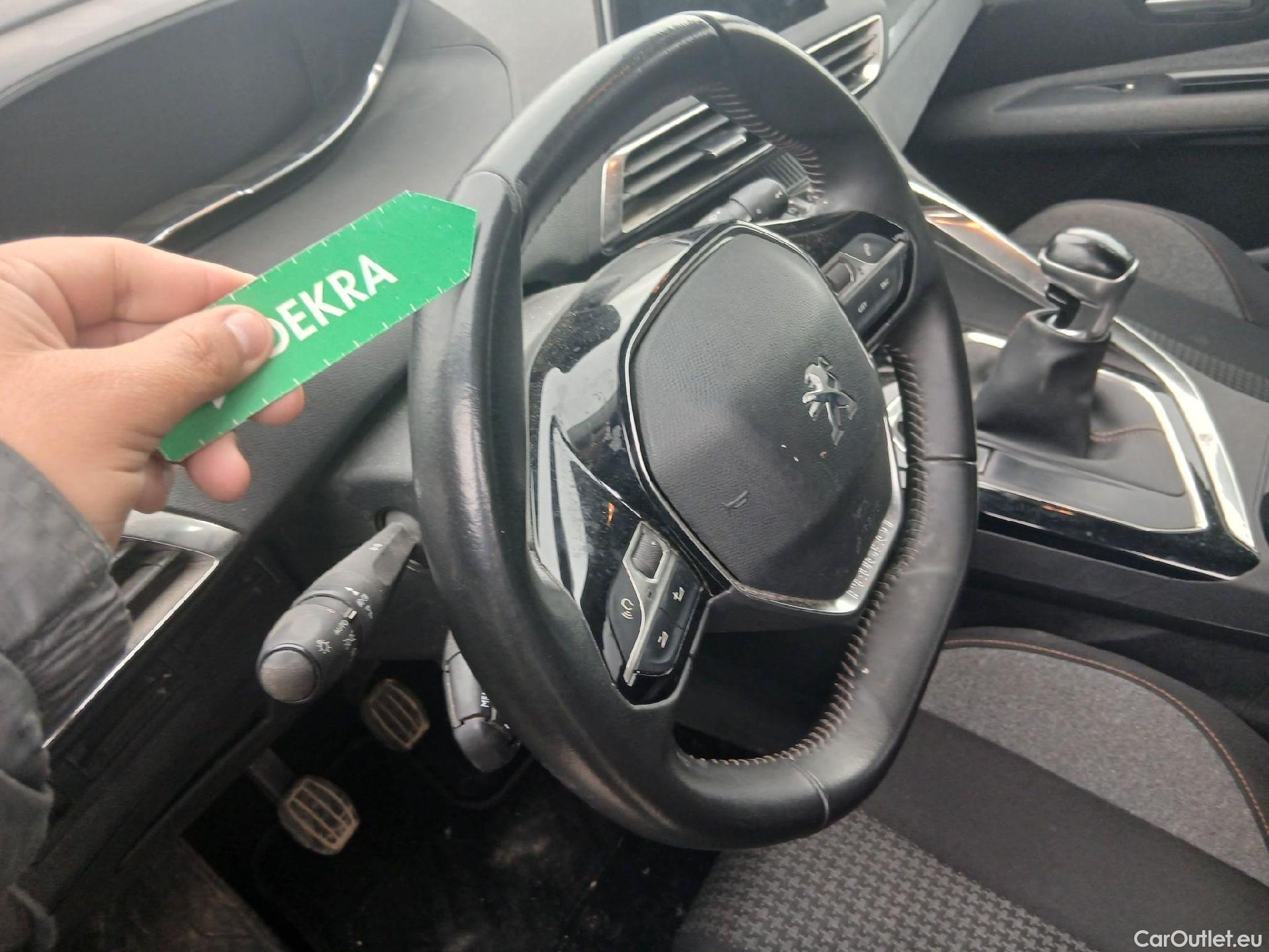  Peugeot  3008 PEUGEOT  / 2016 / 5P / todoterreno 1.5 BlueHDi 96kW (130CV) S&S Style #10