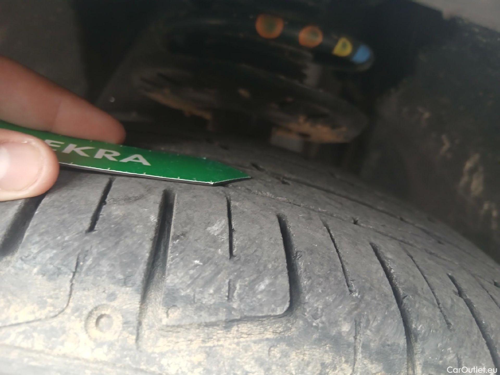  Peugeot  3008 PEUGEOT  / 2016 / 5P / todoterreno 1.5 BlueHDi 96kW (130CV) S&S Style #4