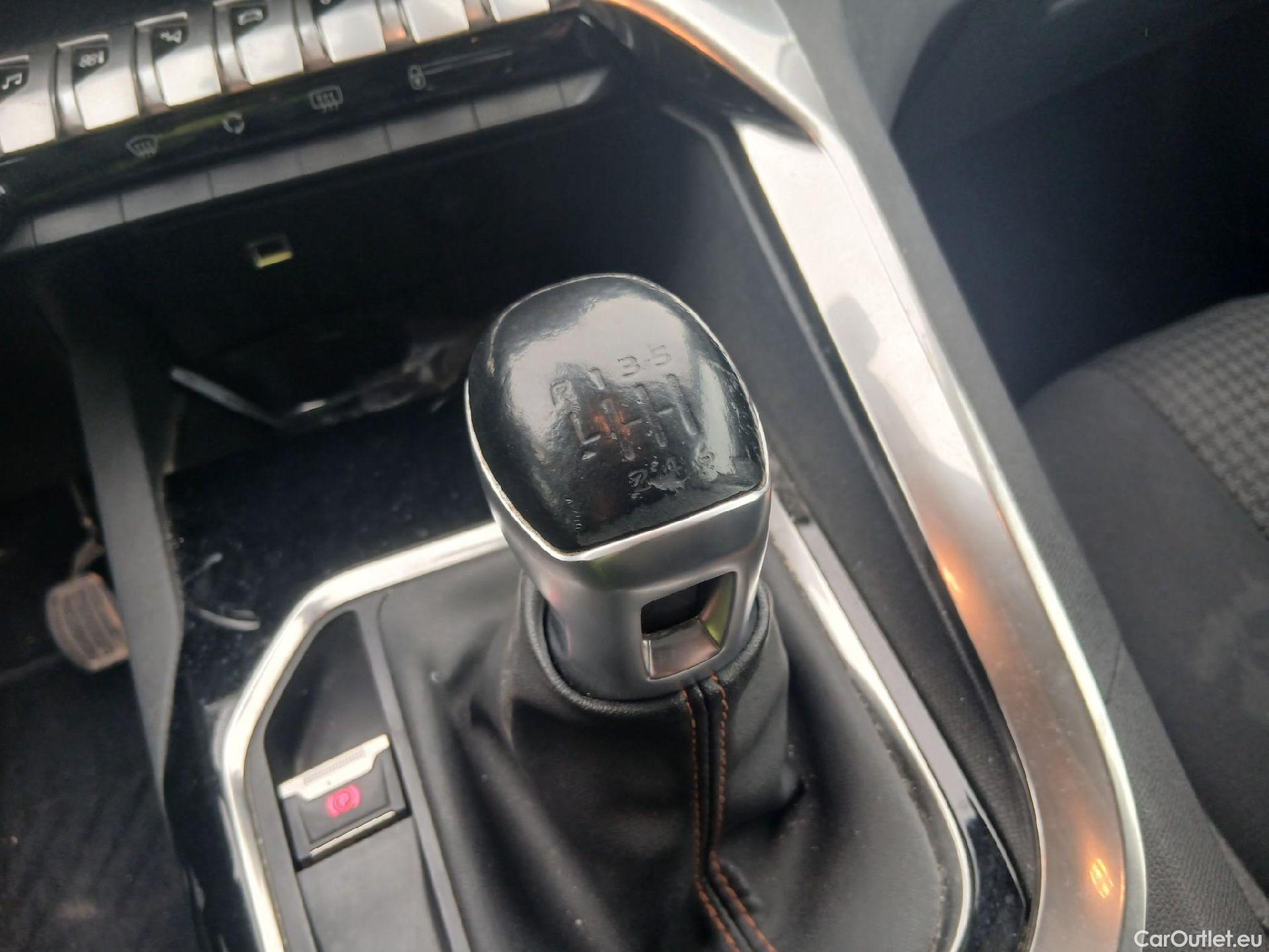  Peugeot  3008 PEUGEOT  / 2016 / 5P / todoterreno 1.5 BlueHDi 96kW (130CV) S&S Style #14