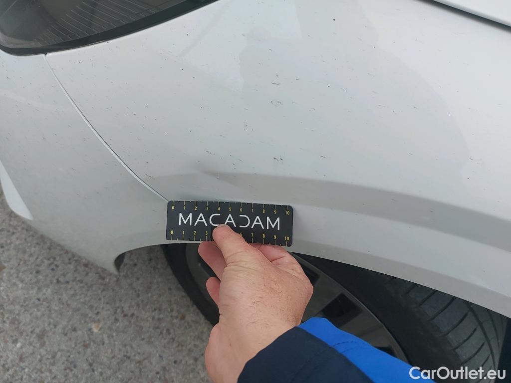  Peugeot  208 PEUGEOT  / 2019 / 5P / berlina con portón BlueHDi 73kW (100CV) Active Pack (AC) #2