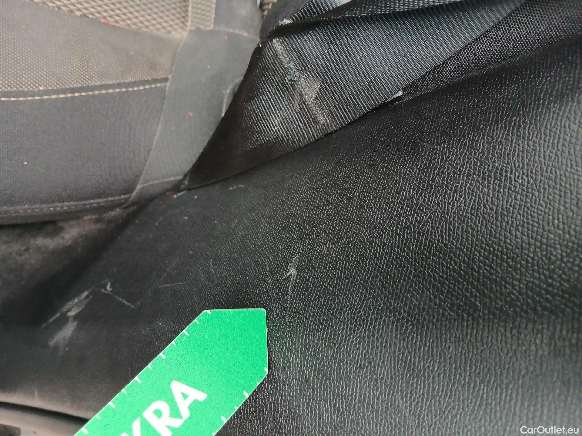  DS  DS7 DS DS 7 Crossback / 2017 / 5P / todoterreno BlueHDi DE 96kW (130CV) Auto. CHIC (AC) #3