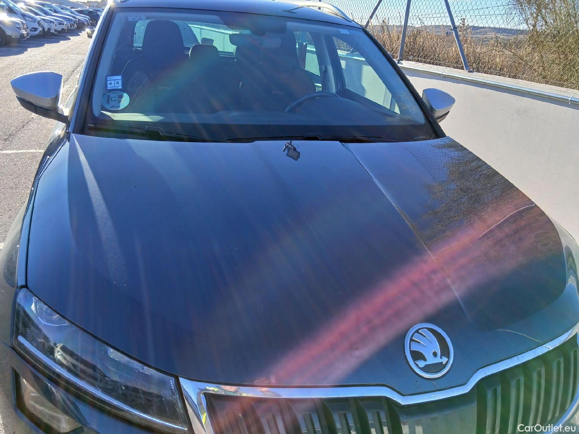  Skoda  Karoq SKODA  / 2017 / 5P / todoterreno 2.0 TDI 110kW (150CV) DSG 4X4 Scout #3