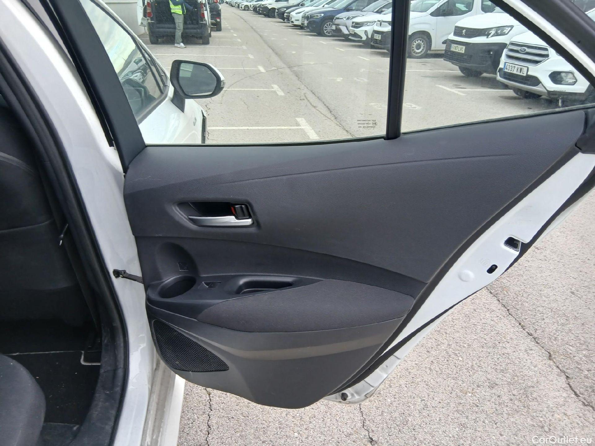  Toyota  Corolla TOYOTA  1.8 125H ACTIVE TECH E-CVT #38