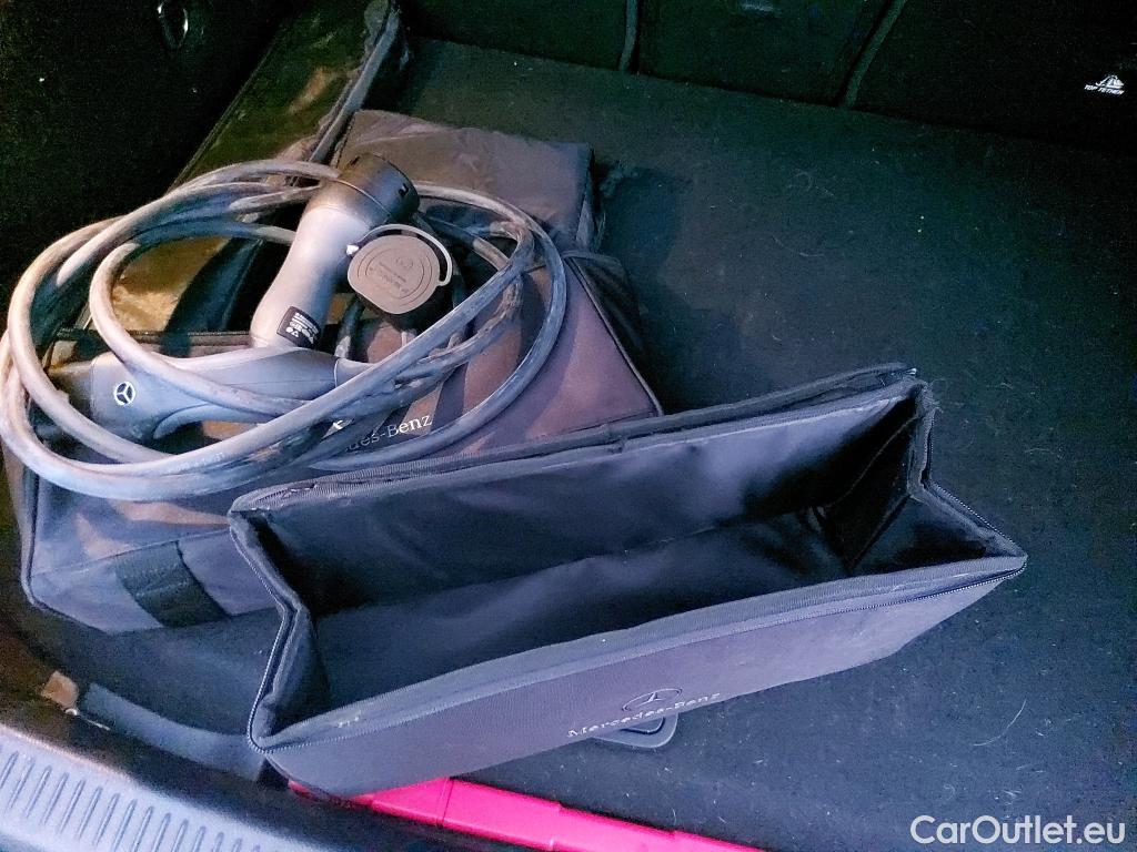  Mercedes  A-Klasse MERCEDES-BENZ Clase A / 2018 / 5P / berlina con portón A 250 e #3