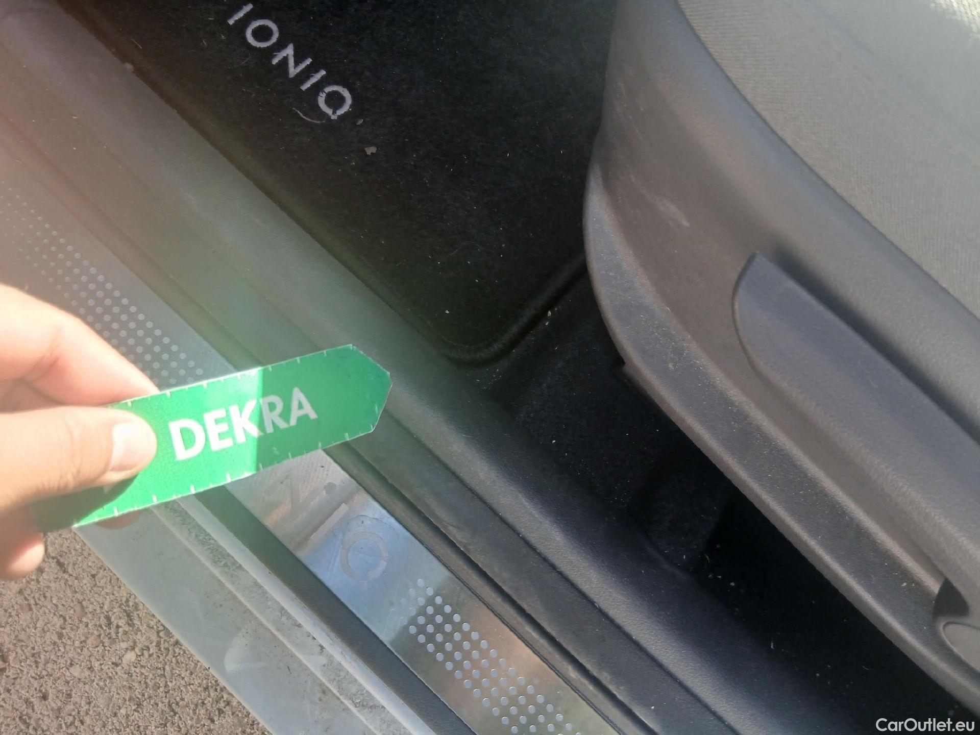  Hyundai   Ioniq HYUNDAI / 2019 / 5P / berlina con portón 1.6 GDI HEV Tecno DCT #2