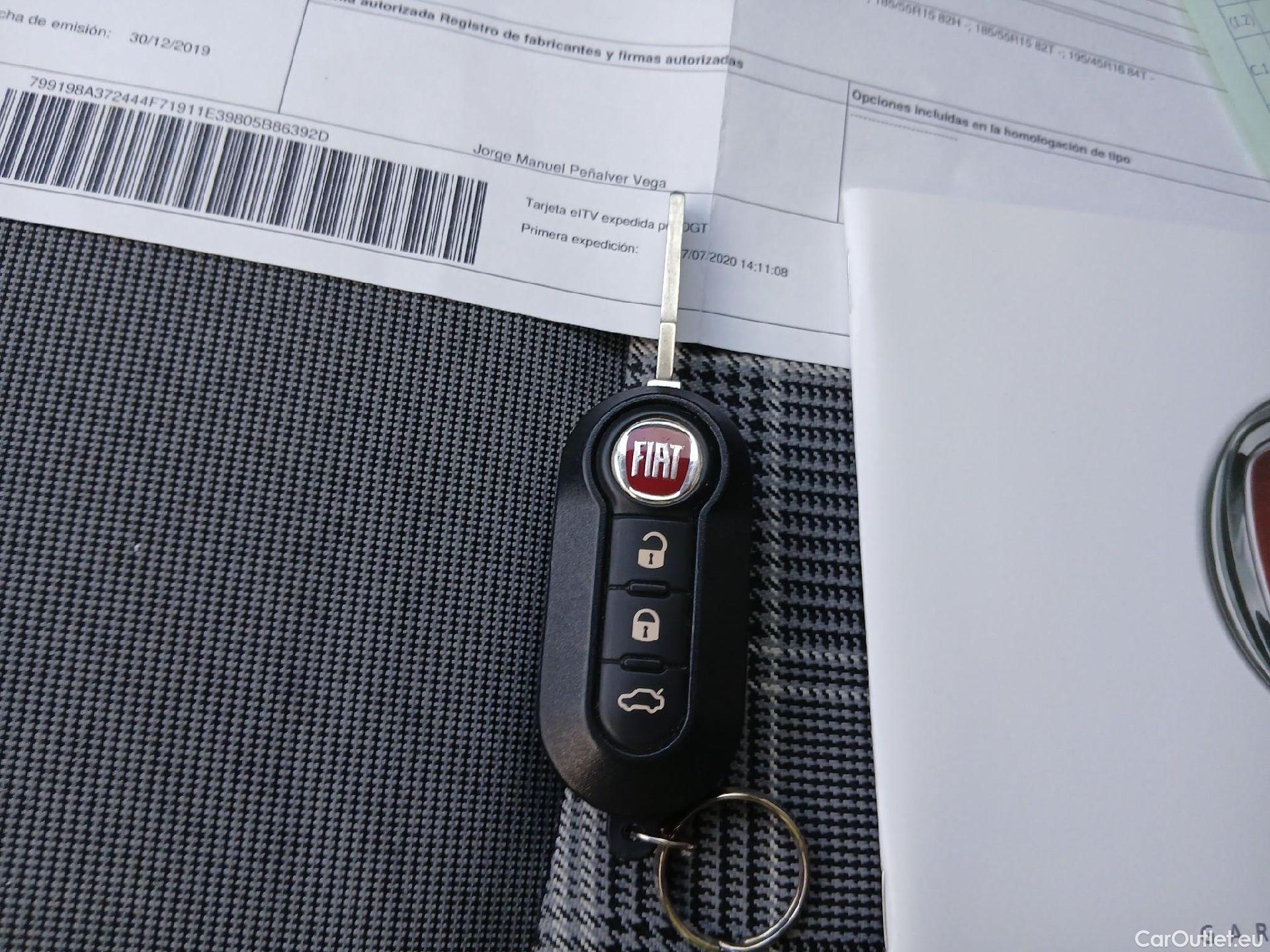  Fiat  500 FIAT  / 2015 / 3P / berlina con portón Lounge 1.2 8v 51KW (69 CV) (AC) #1