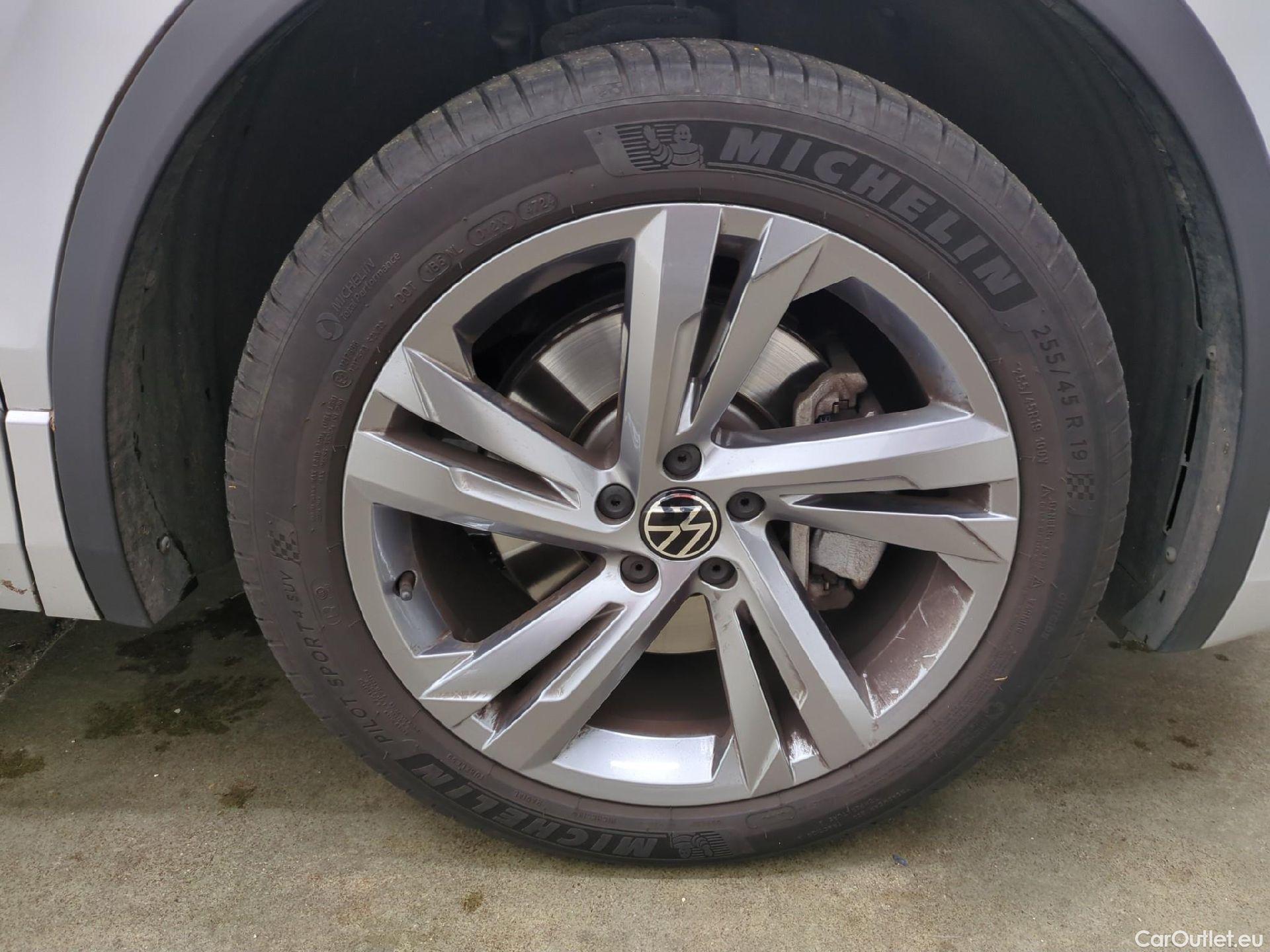  Volkswagen  Tiguan VOLKSWAGEN  / 2020 / 5P / SUV 1.4 eHybrid 245 DSG6 R-Line #2