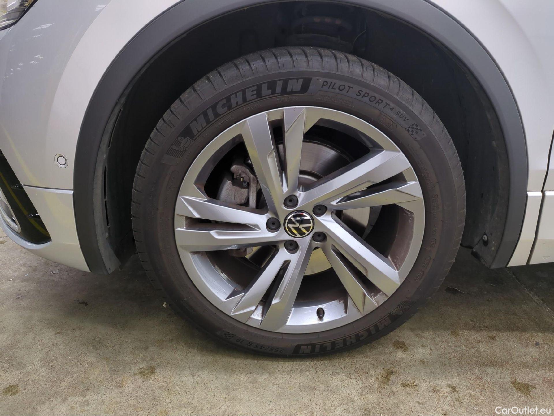  Volkswagen  Tiguan VOLKSWAGEN  / 2020 / 5P / SUV 1.4 eHybrid 245 DSG6 R-Line #1