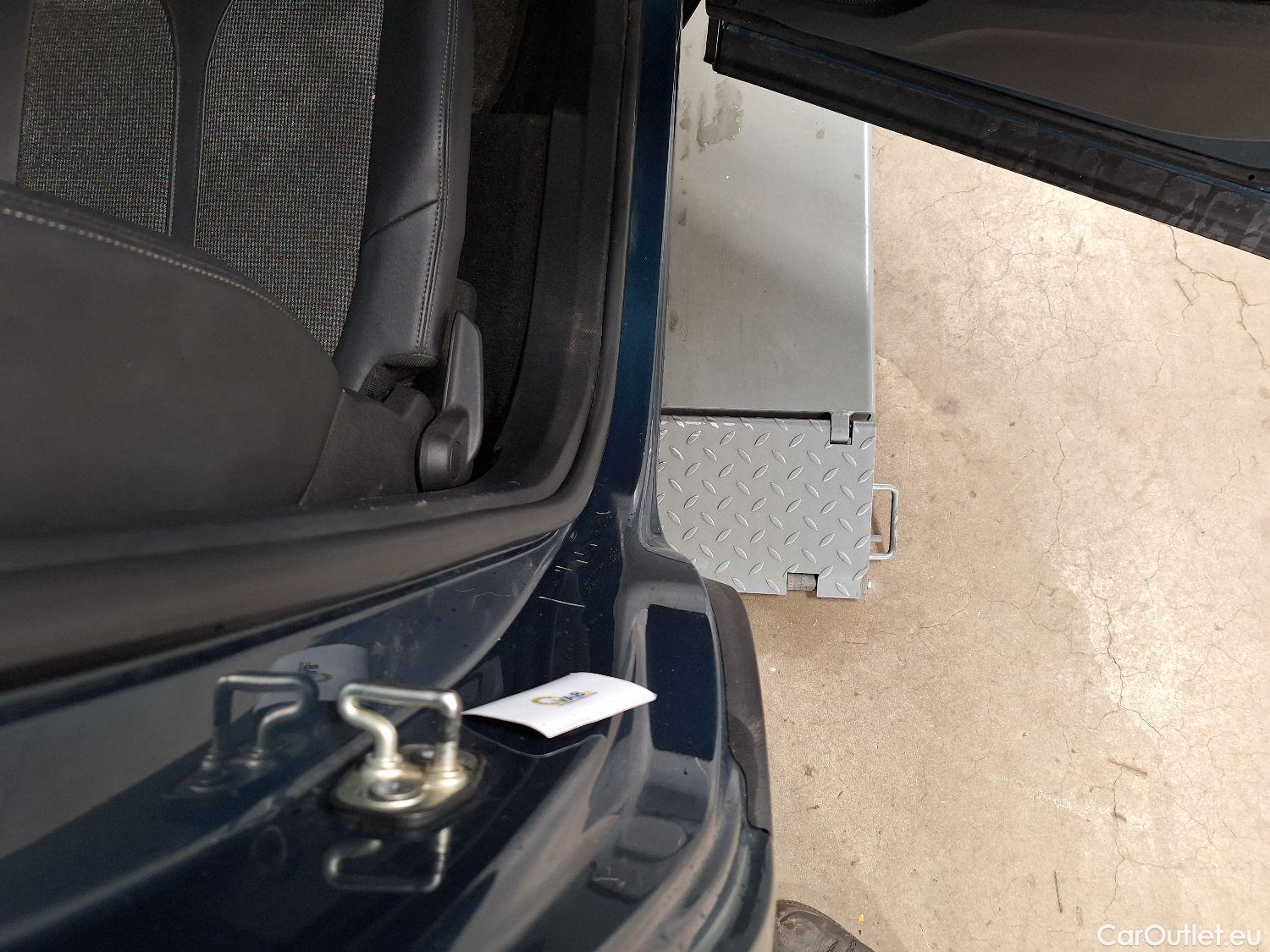  Peugeot  5008 Peugeot,  '16, Peugeot  1.5 BlueHDi 96kW S&S Allure 5d 7pl #50