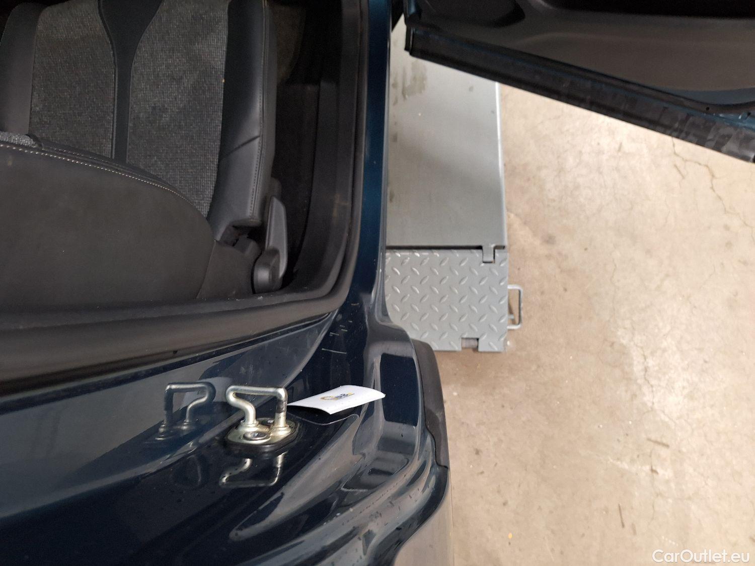  Peugeot  5008 Peugeot,  '16, Peugeot  1.5 BlueHDi 96kW S&S Allure 5d 7pl #47