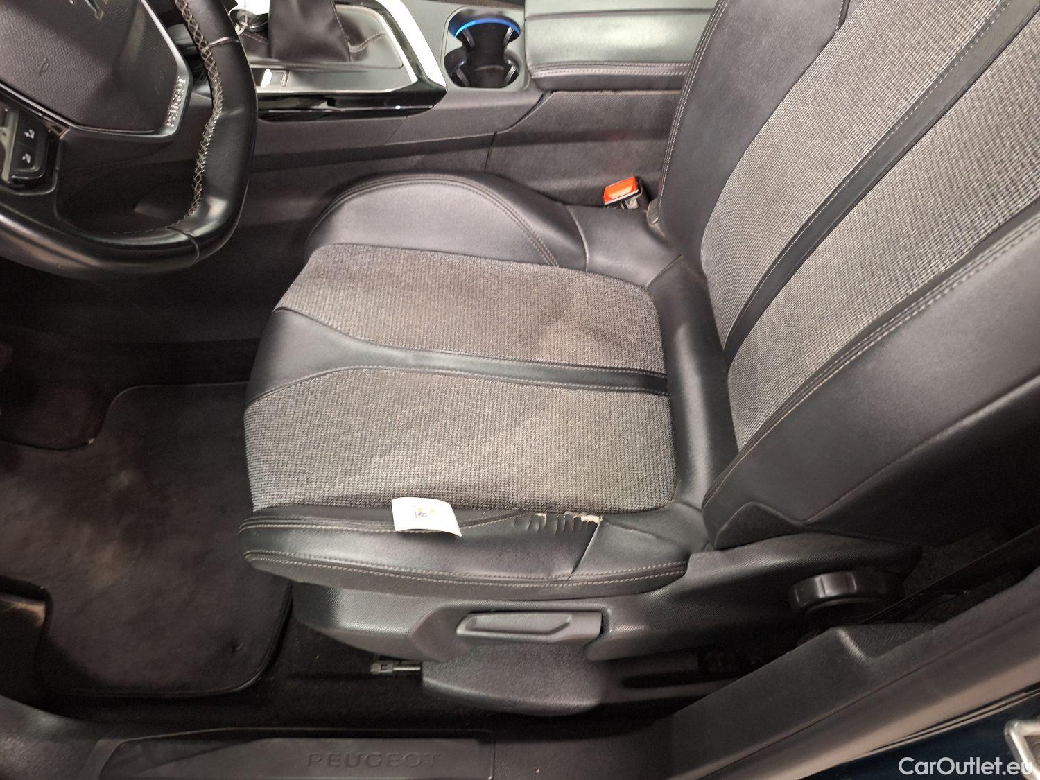  Peugeot  5008 Peugeot,  '16, Peugeot  1.5 BlueHDi 96kW S&S Allure 5d 7pl #40