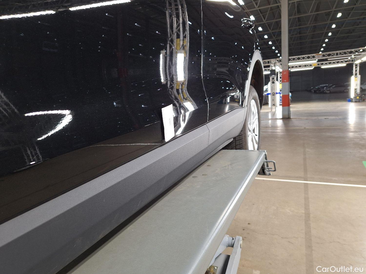  Audi  Q3 Audi,  '18, Audi  35 TDI S Tronic Business Edition 5d #25