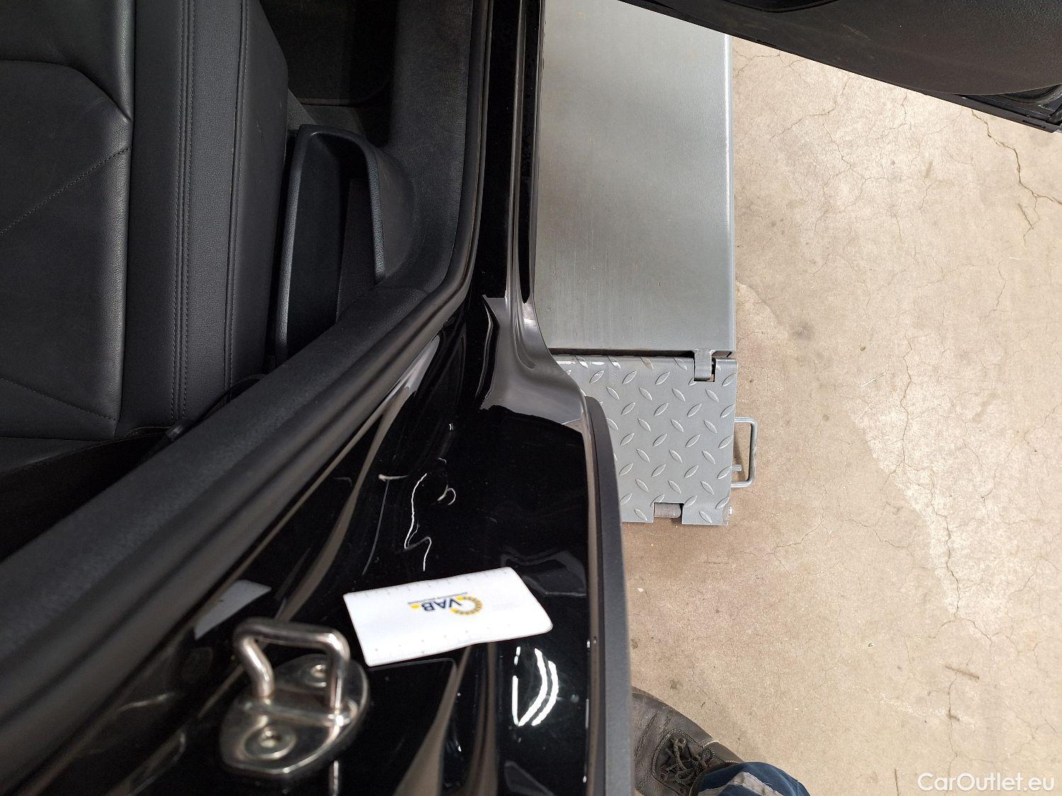  Audi  Q3 Audi,  '18, Audi  35 TDI S Tronic Business Edition 5d #30