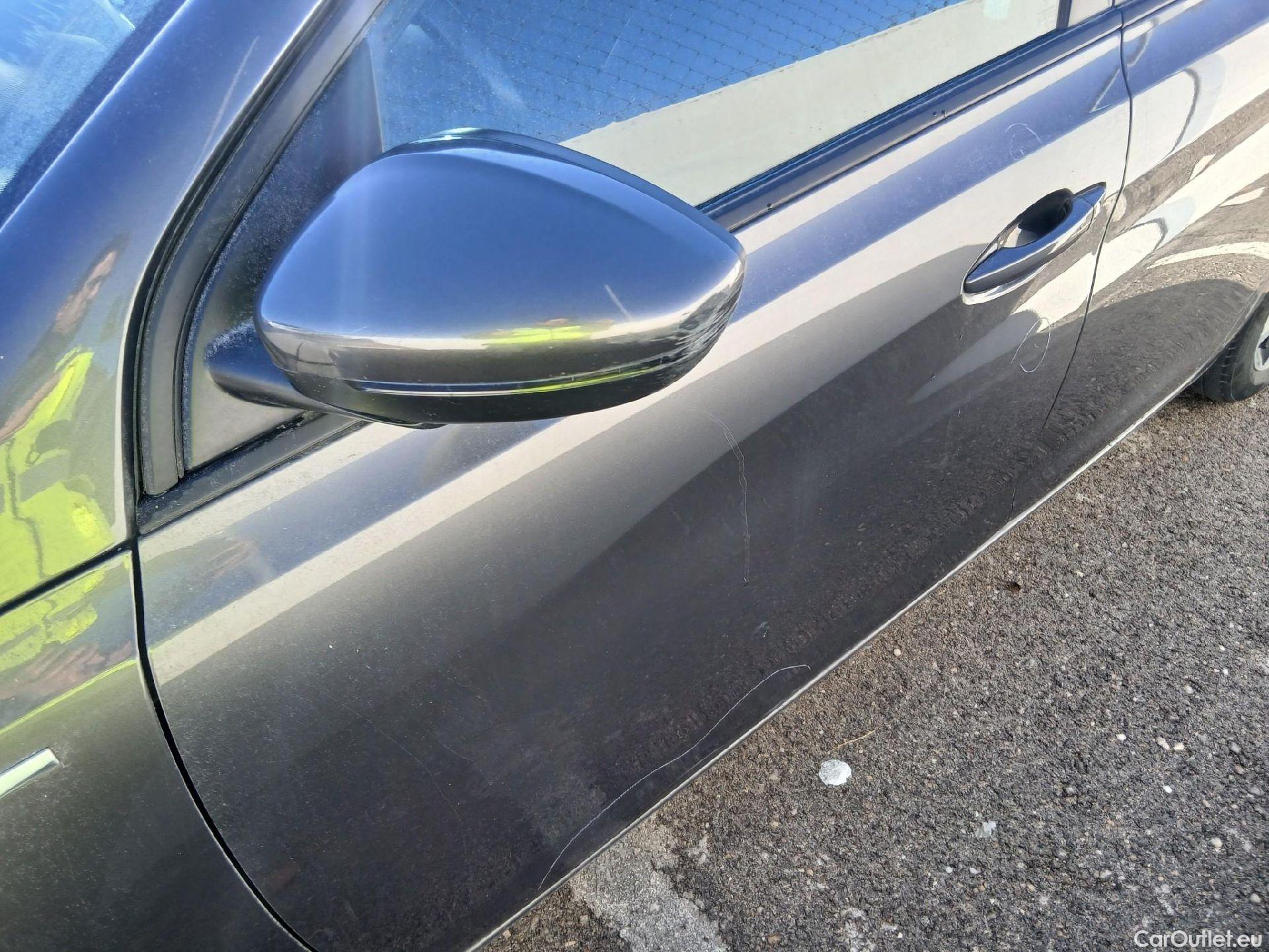  Peugeot  308 PEUGEOT  / 2017 / 5P / berlina con portón 5p Style BlueHDi 130 S&S #14