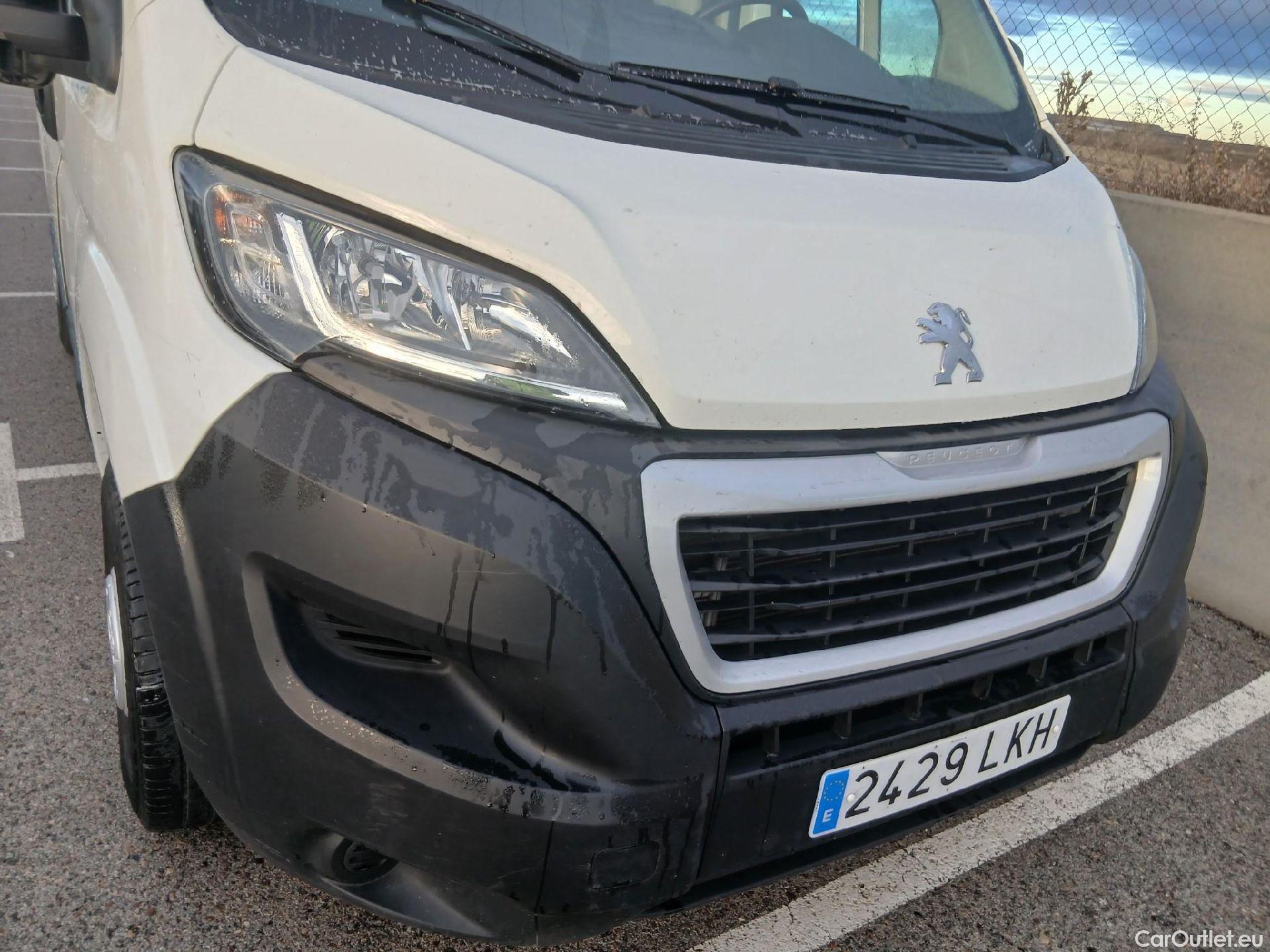  Peugeot  Boxer PEUGEOT  / 2014 / 4P / furgón 330 L1 H1 BHDI 88kW (120CV) S&S 6 Vel. M #23