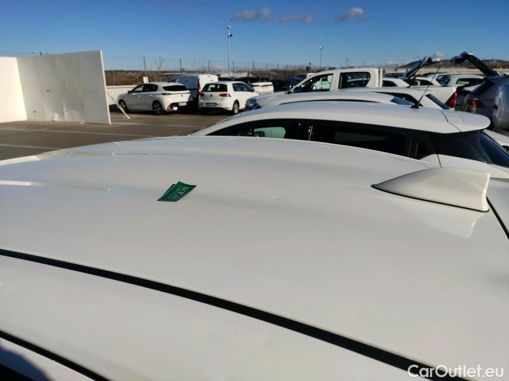  Toyota  Yaris TOYOTA  / 2020 / 5P / berlina con portón 1.5 120H Active Tech #2