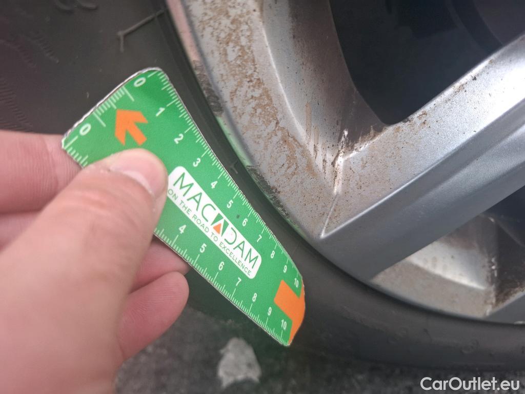  Volkswagen  T-ROC VOLKSWAGEN  / 2017 / 5P / SUV 1.5 TSI 150 EVO CARAT EXCLUSIVE #6