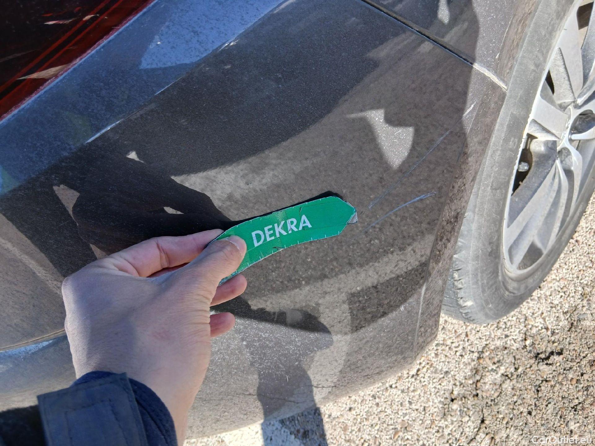  Peugeot  308 PEUGEOT  / 2017 / 5P / berlina con portón 5p Style BlueHDi 130 S&S #21