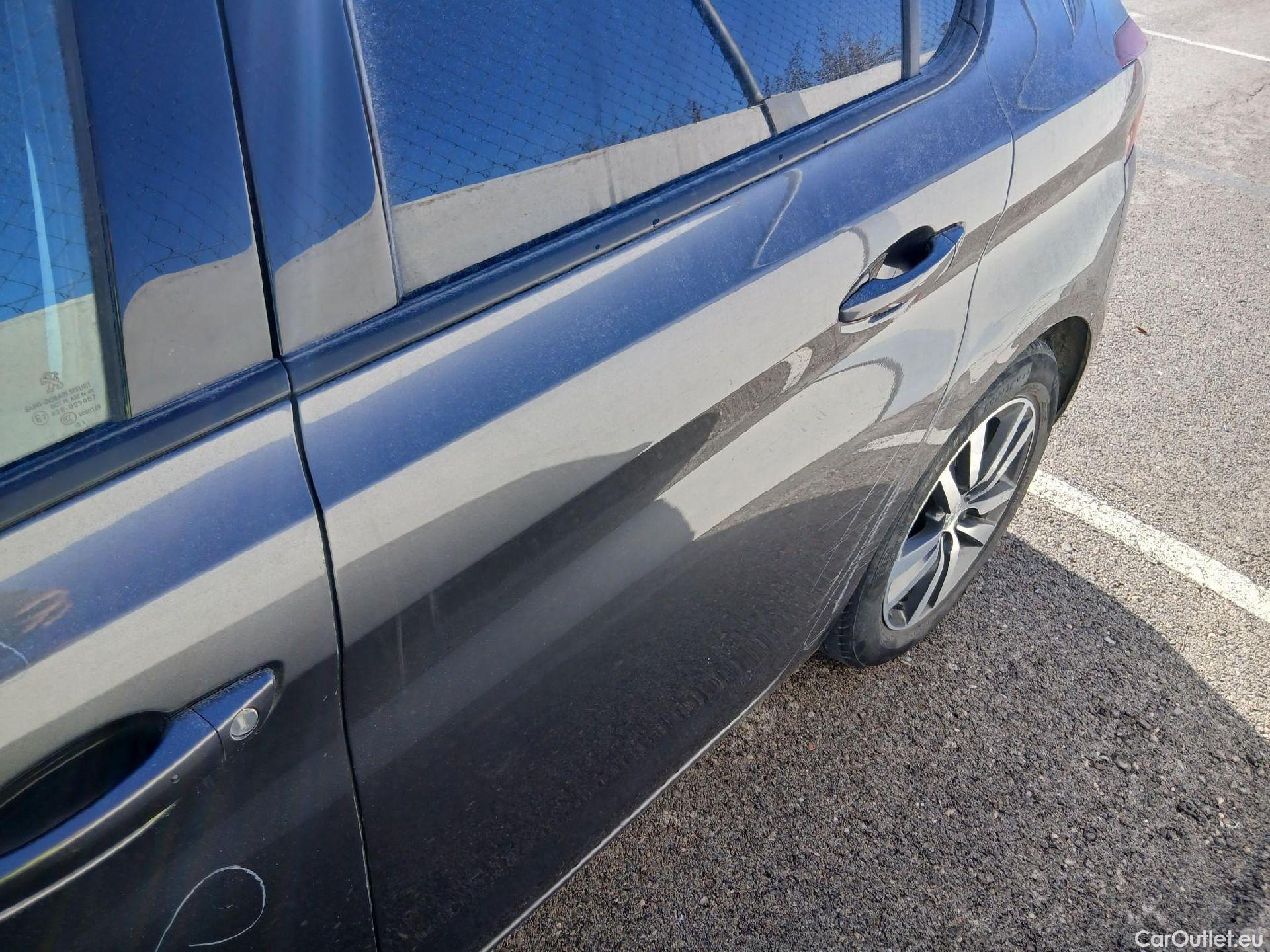  Peugeot  308 PEUGEOT  / 2017 / 5P / berlina con portón 5p Style BlueHDi 130 S&S #17